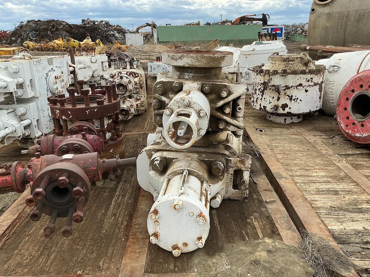 Used Shaffer (2) 5x11 Single Ram BOPs