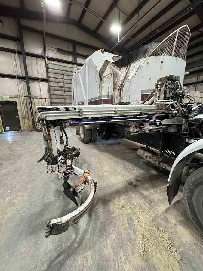 Used 2000 Volvo Rapid Rail Single-Axle Automated Side-Loader