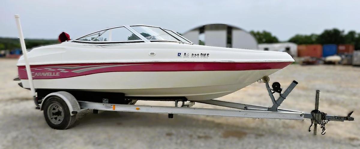 Used 2004 Caravelle Boat w/Trailer, 17' Fiberglass Hull
