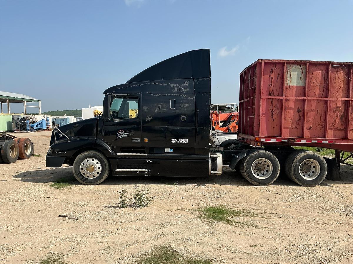 Used 2021 Volvo VNL Big Bunk Semi