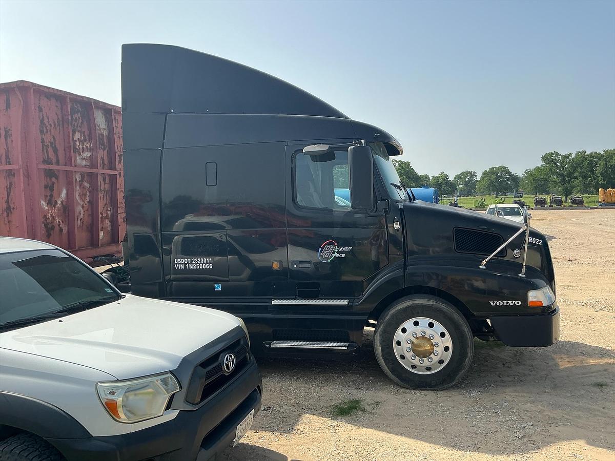 Used 2021 Volvo VNL Big Bunk Semi