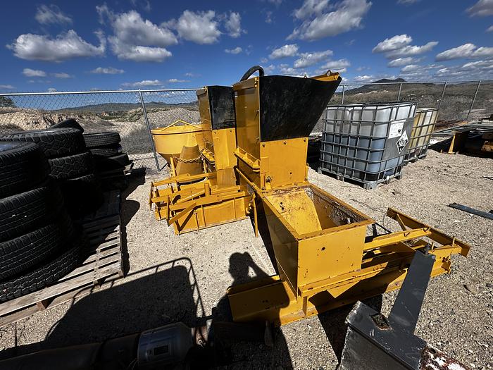 Used 2006 Gomaco GT3600 Curb & Gutter Machine