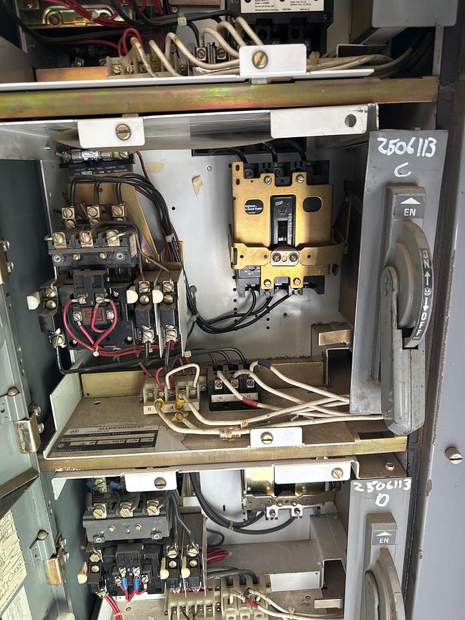 Used ALLEN BRADLEY 600 volts 60 HZ buckets