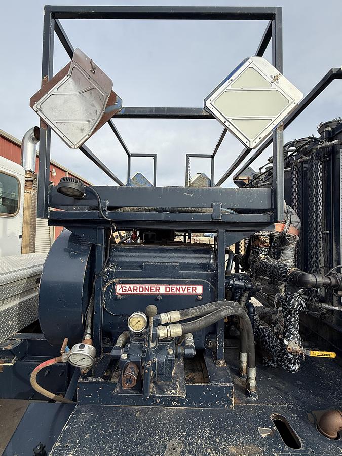 Used 2010 365 Peterbilt Acid Truck