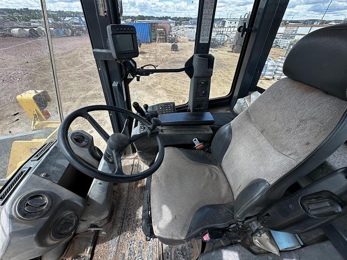 Used John Deere 624 K