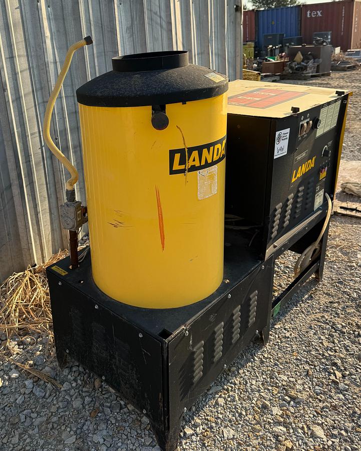 Used Landa VHG4-30024H 3PH/Natural Gas 4GPM @ 3000PSI Hot Water Pressure Washer