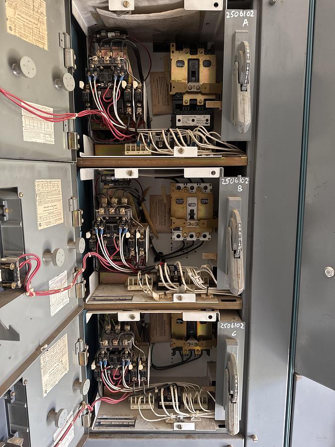 Used ALLEN BRADLEY 600 volts breaker 60 HZ