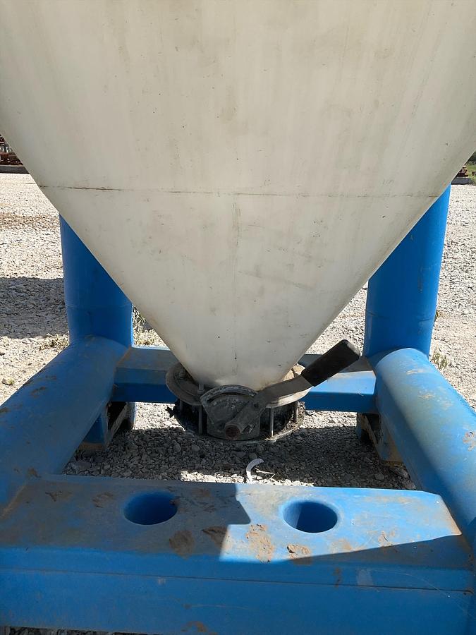 Used Snyder Flowmaster Plastic Hopper