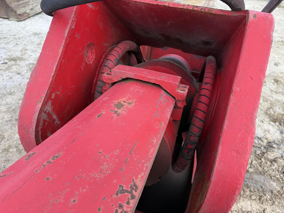 Used Concrete Pulverizer UFC 210