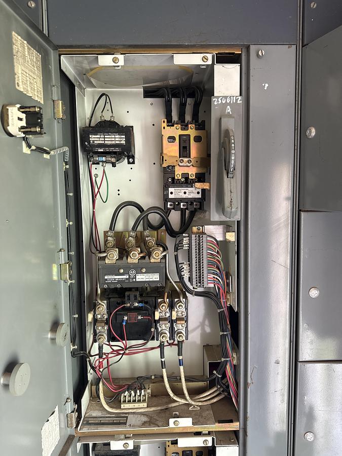 Used ALLEN BRADLEY 600 volts  60 HZ 100hp bucket breaker
