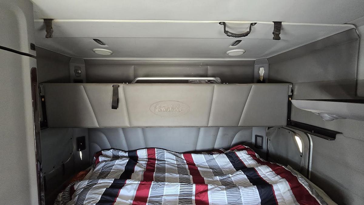 Used 2016 Peterbilt 579 Heavy Duty Truck with Conventional Sleeper Truck and Grill Guard