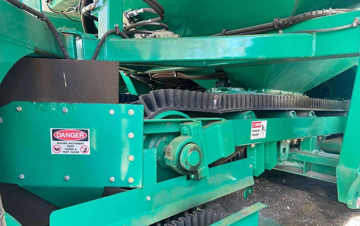 Used 2013 CHARLTON & HILL ESH-1701 T/A SAND HOGG TRAILER