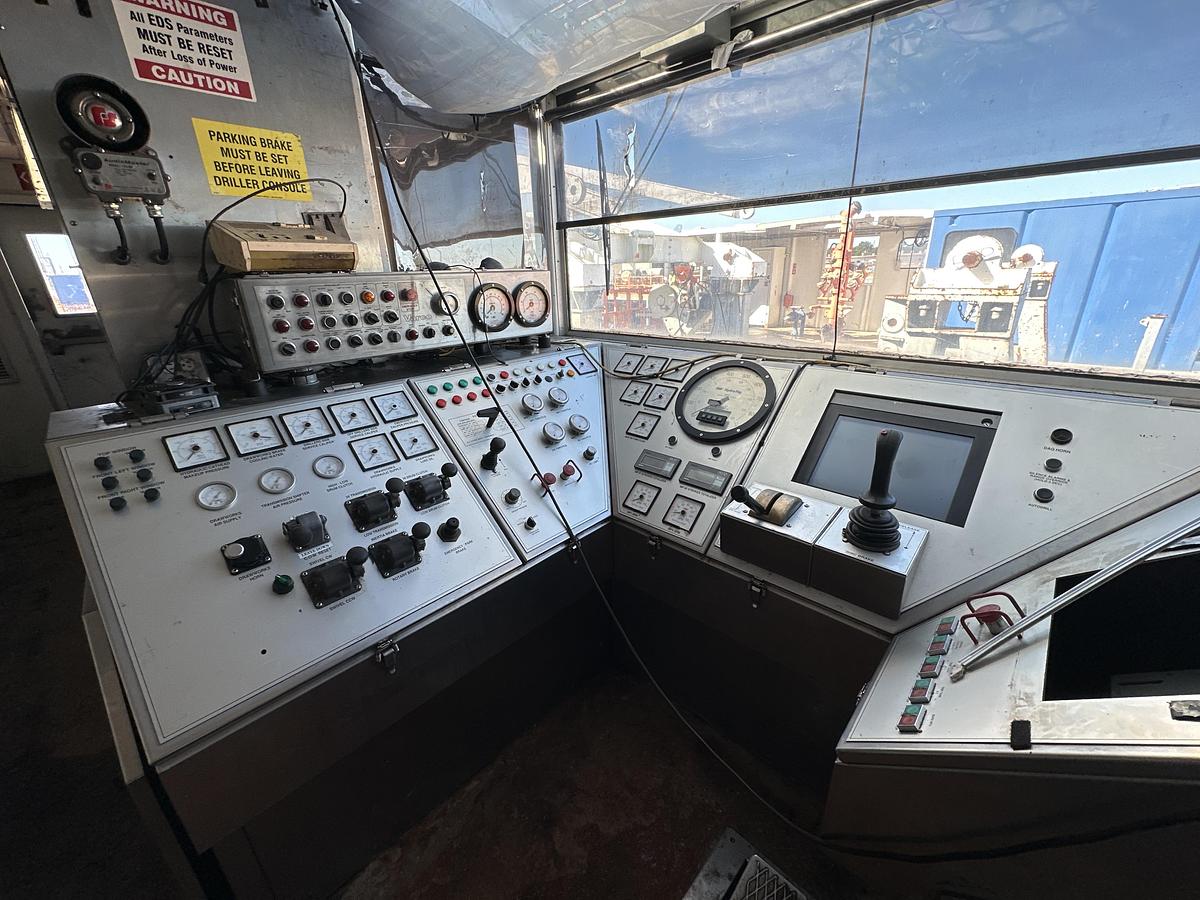 Refurbished NOV IDEAL RIG 1500 HP WALKING DRILL RIG