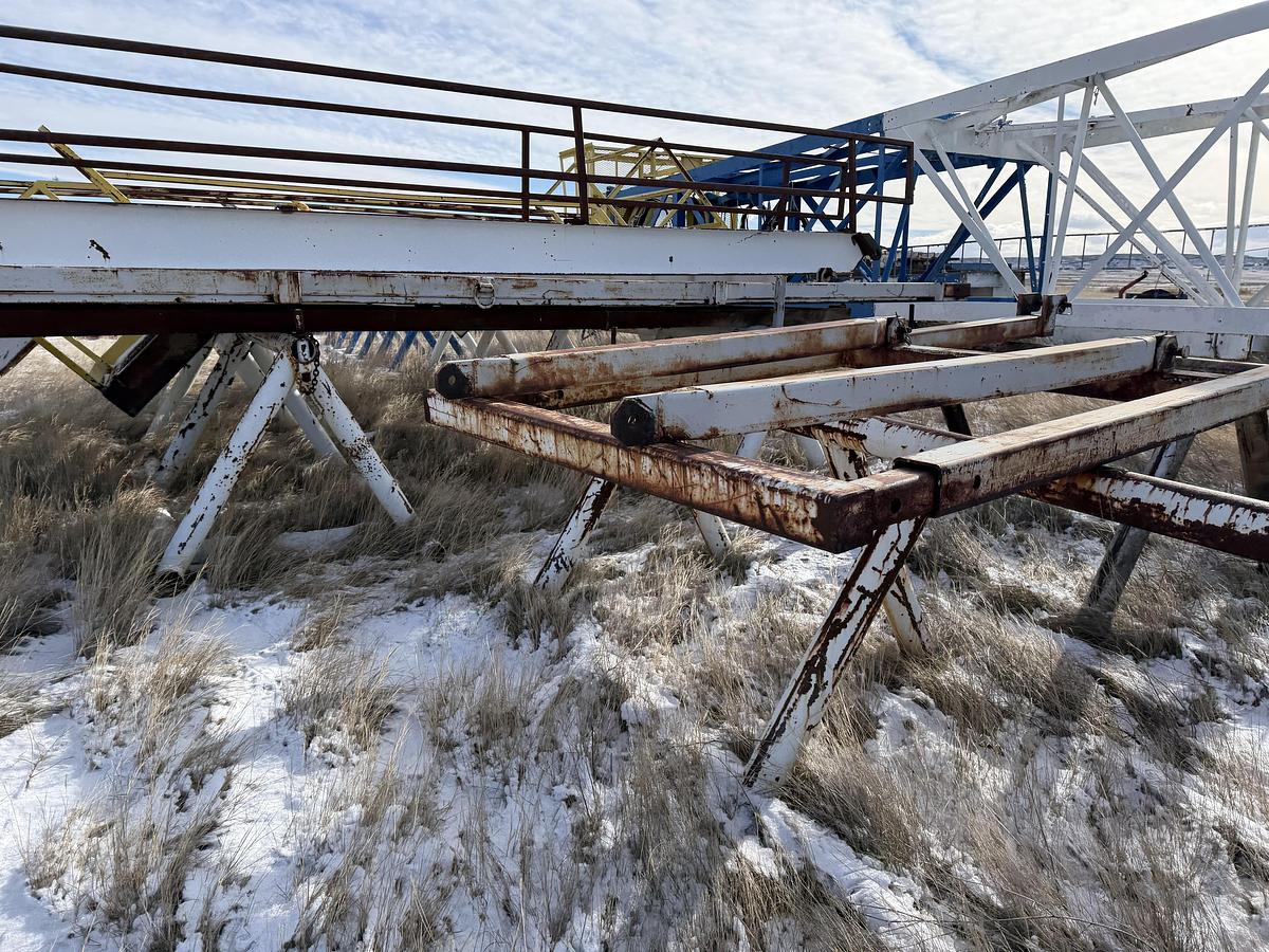Used Wind Walls, Walkways, Flow Line Pipe, Hoses, Stairs V Door, Skids Rig #235