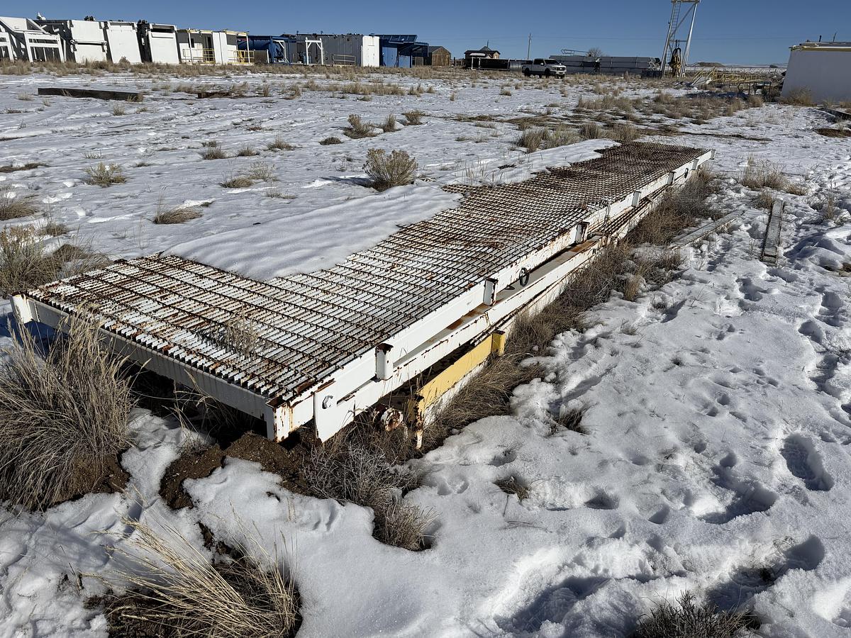 Used (2) Walkways and Small Table Rig #323 