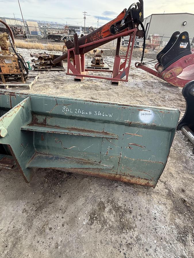 Used 2008 GEHL 8FT Bucket