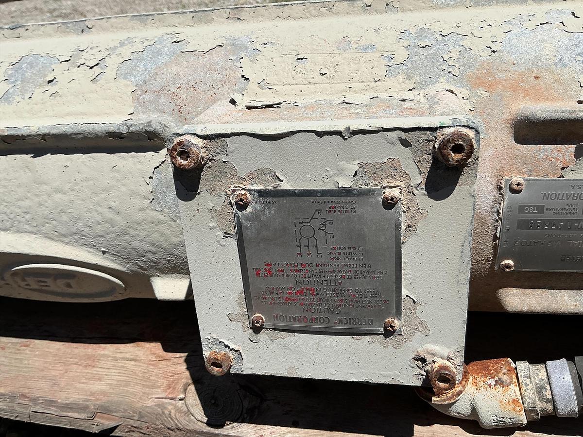 Used Derrick Industrial Electric Vibrator