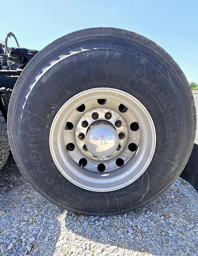 Used 2016 Peterbilt 579 Heavy Duty Truck with Conventional Sleeper Truck and Grill Guard