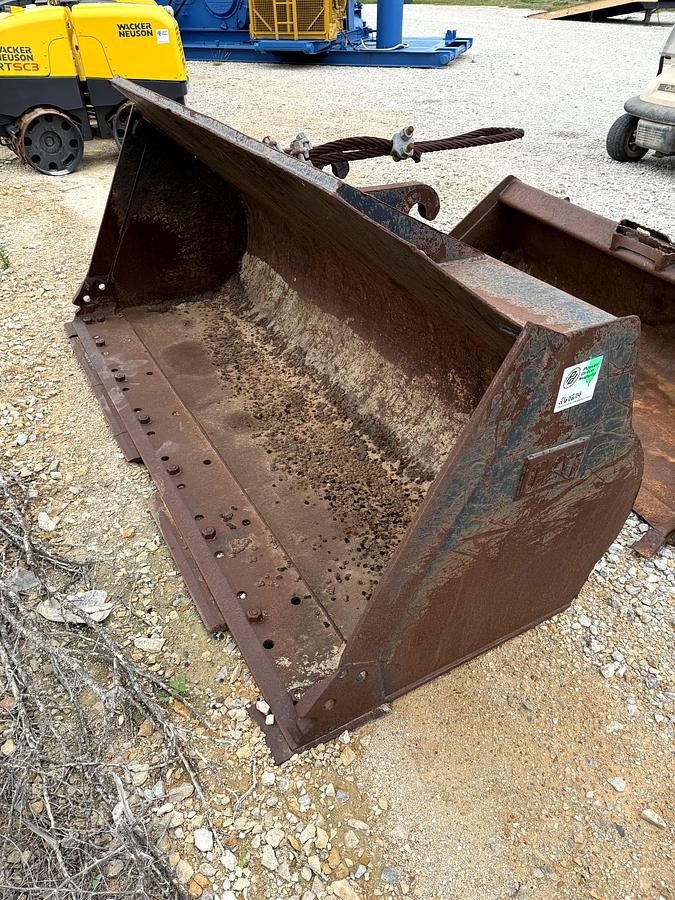 Used CAT Bucket