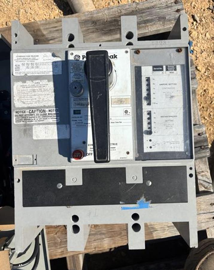Used GE Control Panel 40AMP, 460Volt - 2 GE Power Breakers 120Volts