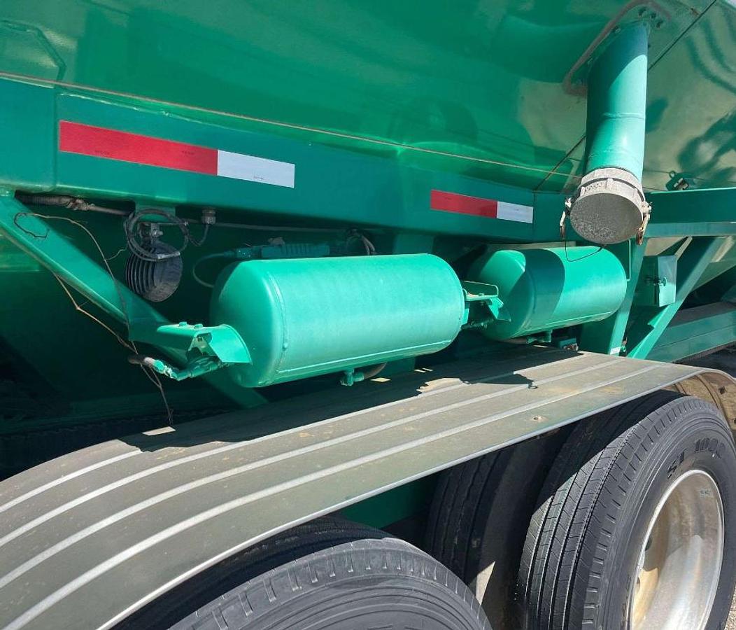 Used 2013 CHARLTON & HILL ESH-1701 T/A SAND HOGG TRAILER