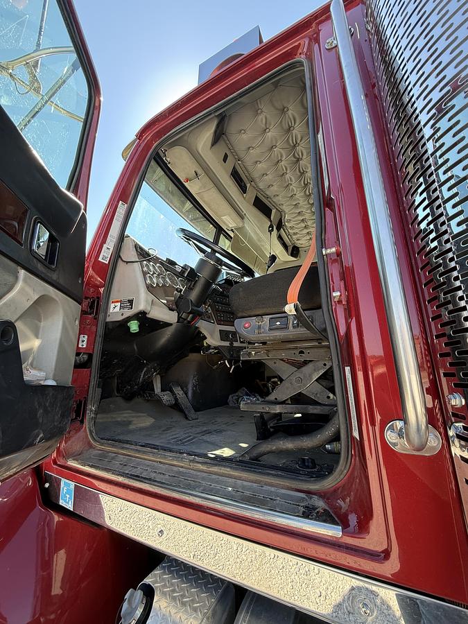 Used 2020 Western Star 4900SB Winch Truck w/Conventional Sleeper