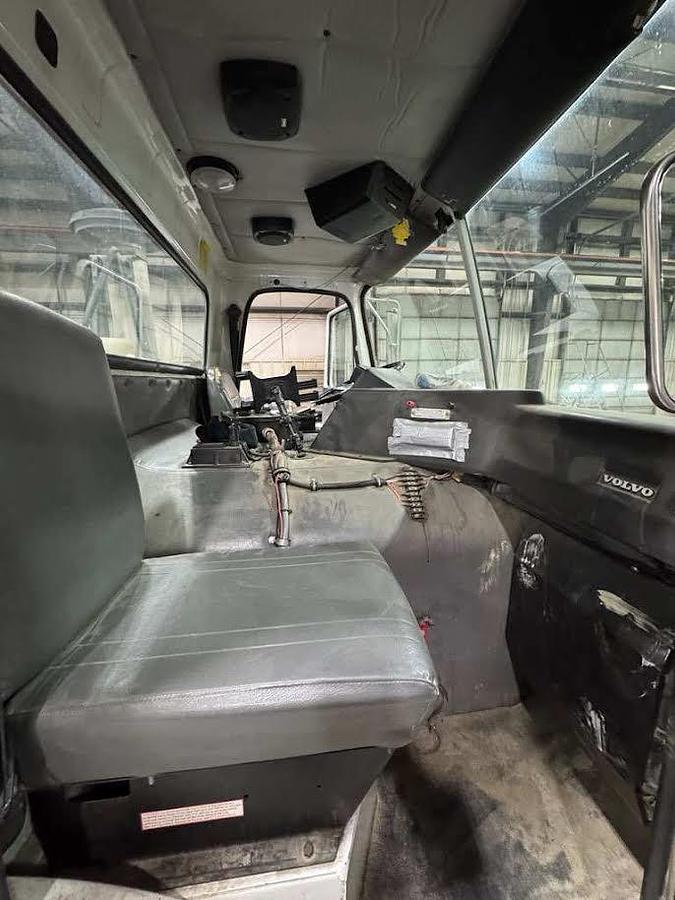 Used 2000 Volvo Rapid Rail Single-Axle Automated Side-Loader