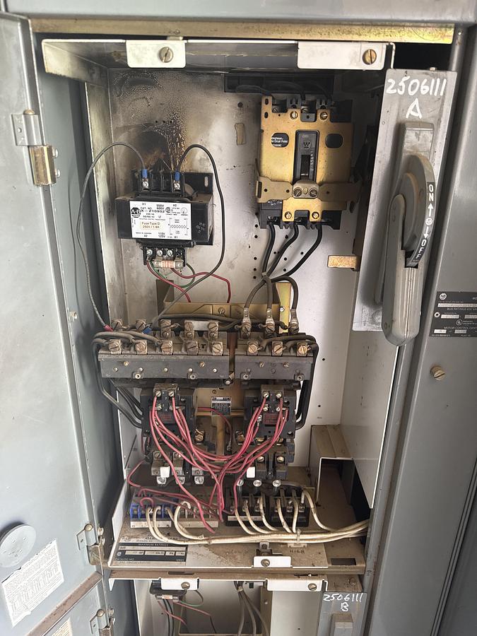 Used ALLEN BRADLEY 600 volts 60 HZ 25hp Breacker Bucket