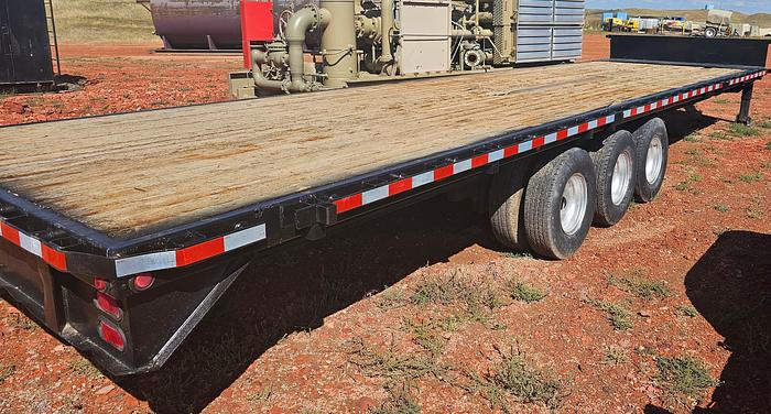 Used Flatbed  8ft x 32ft Tri-Axle Flatbed
