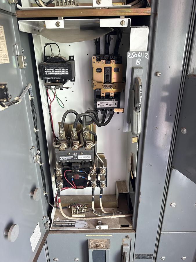 Used ALLEN BRADLEY 600 volts 60 HZ 100hp bucket breaker