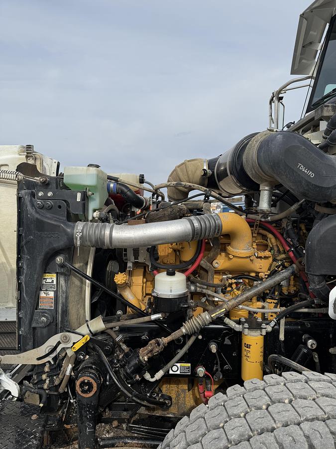 Used 2010 365 Peterbilt Acid Truck