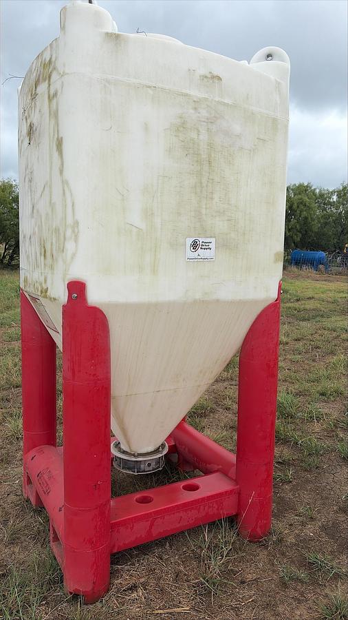 Used Snyder Flowmaster Vertical Hopper 68CF
