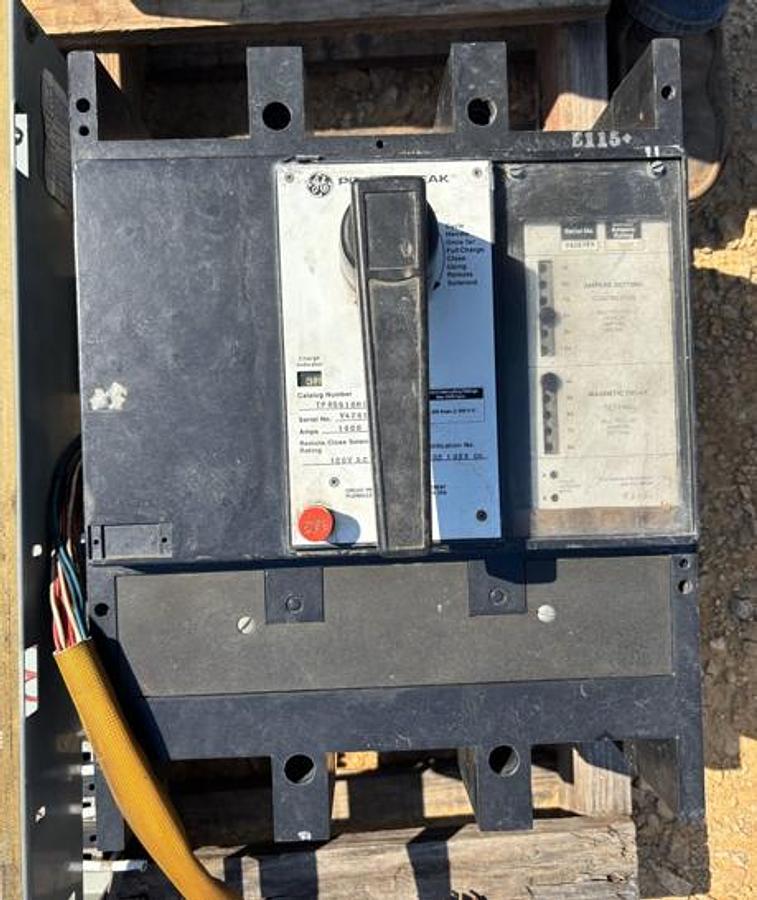Used GE Control Panel 40AMP, 460Volt - 2 GE Power Breakers 120Volts