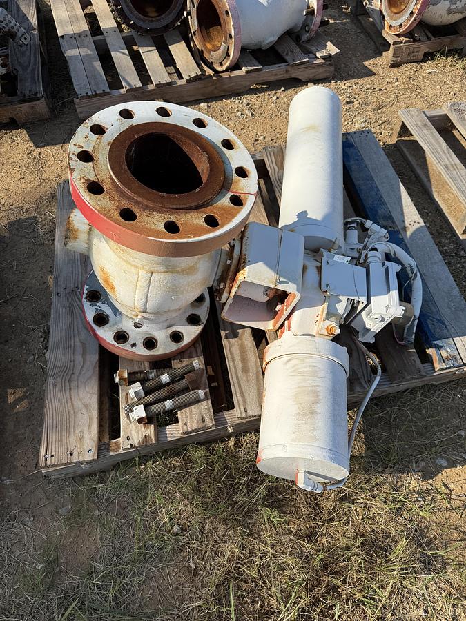 Used Pneumatic Actuator with 6" Valve