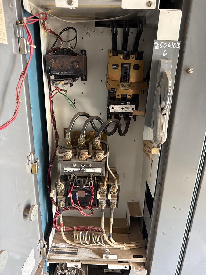Used ALLEN BRADLEY 600 volts breaker 60 HZ 100hp