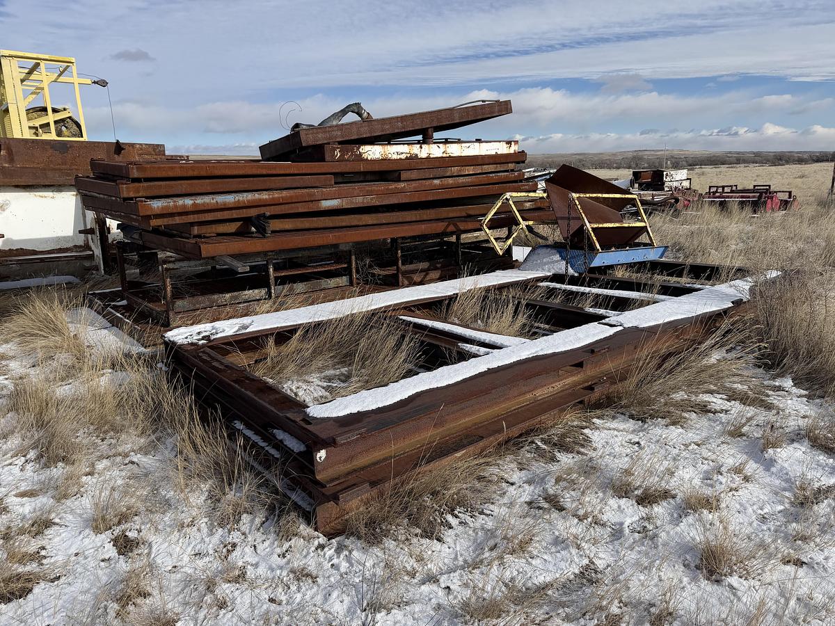 Used Wind Walls, Walkways, Flow Line Pipe, Hoses, Stairs V Door, Skids Rig #235