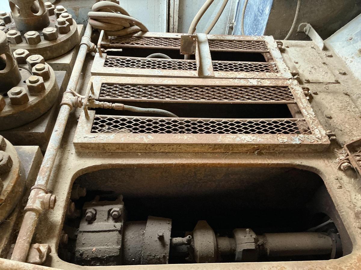 Used Welded Steel Enclosed Mud Pump Shed Skid 