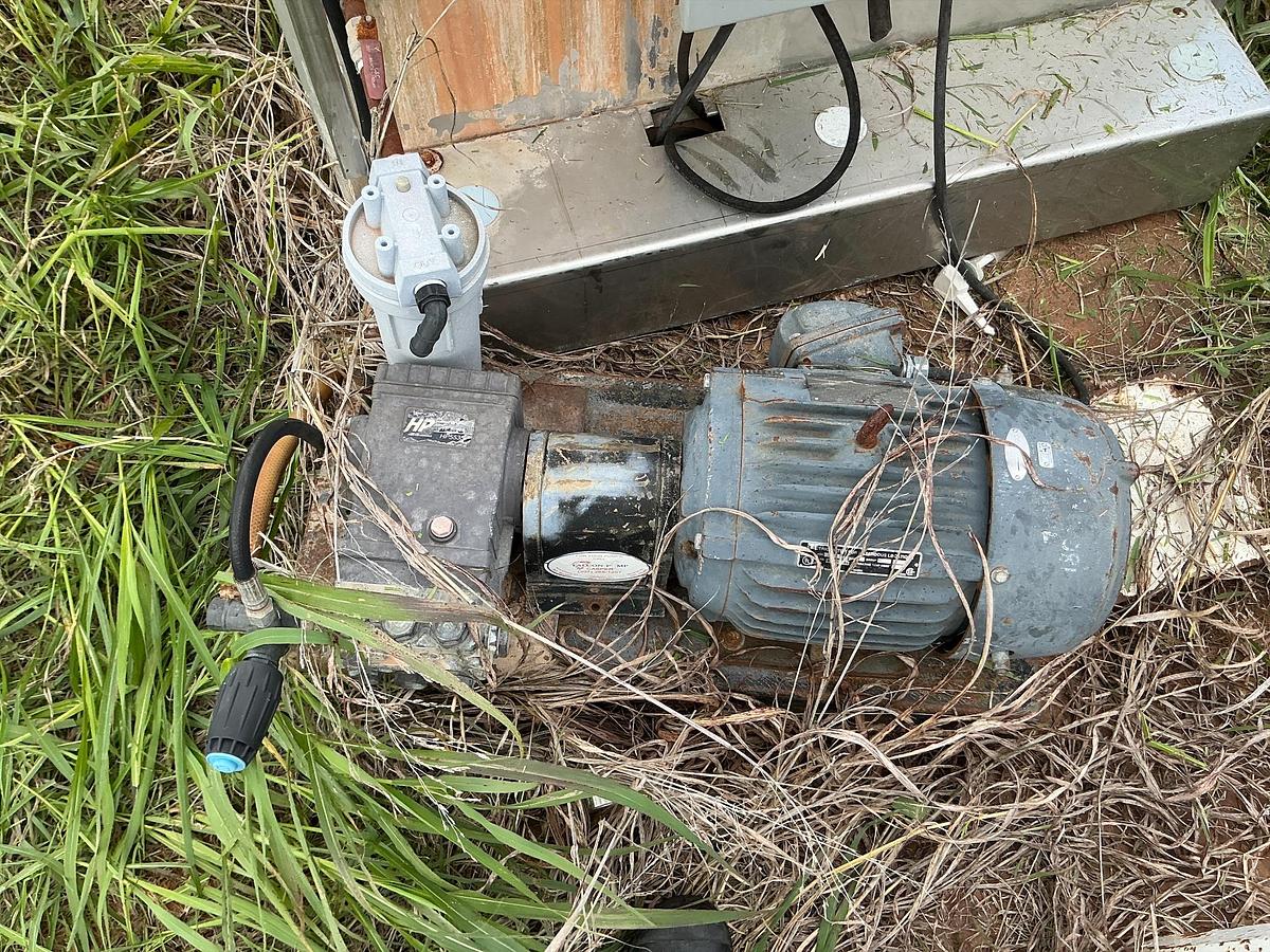 Used Dukes Pressure Washer/Steam Cleaner