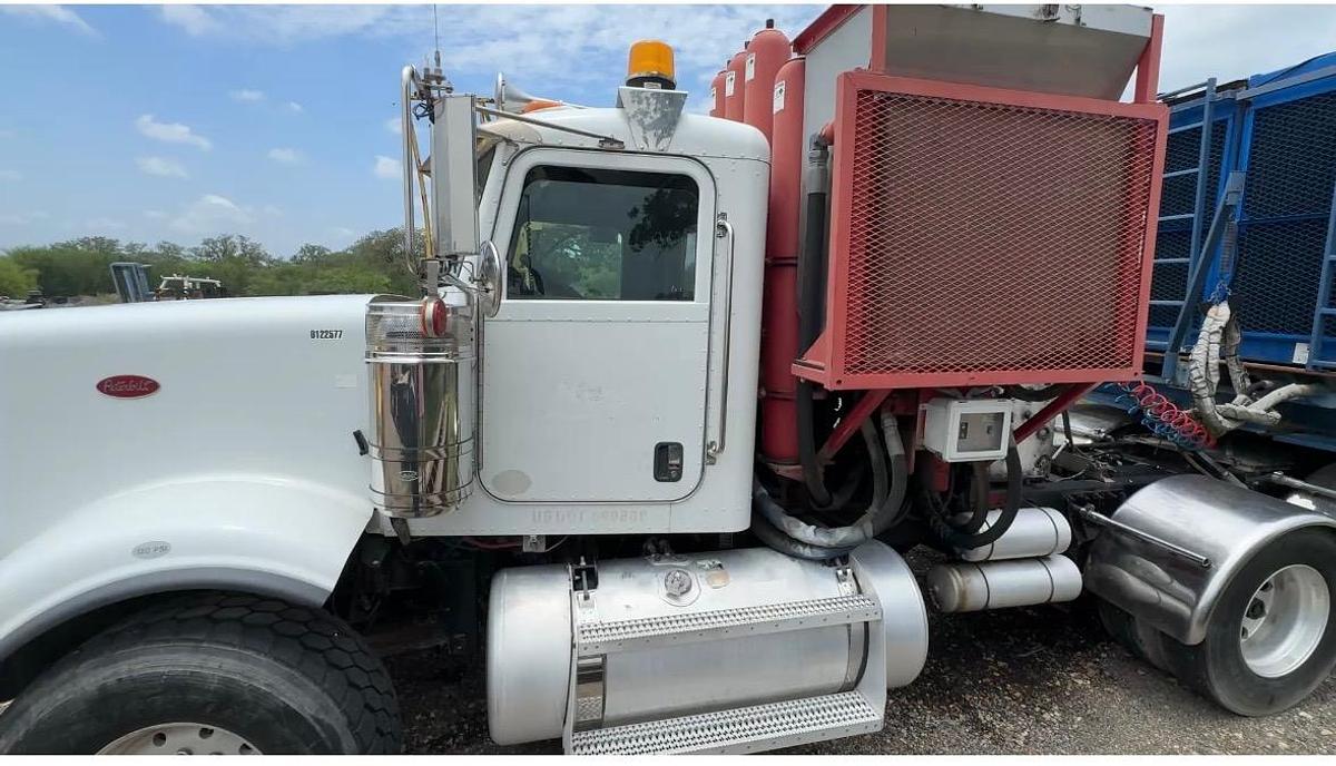 Used PETERBILT HPU Truck