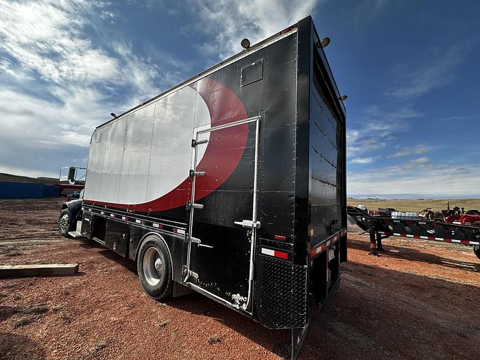 Used 1999 Peterbilt 330 Box/ Lube Truck
