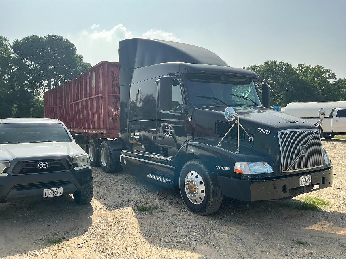 Used 2021 Volvo VNL Big Bunk Semi