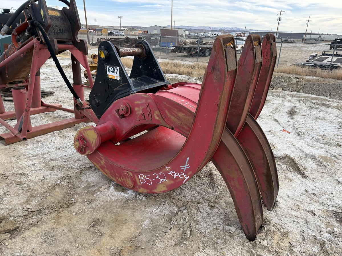 Used AE 330 Scrap Claw