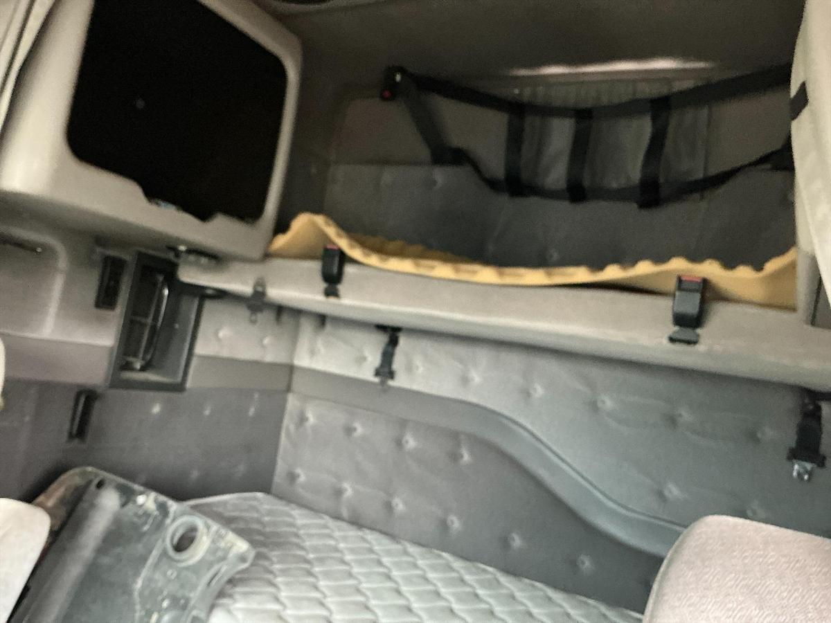 Used 2021 Volvo VNL Big Bunk Semi
