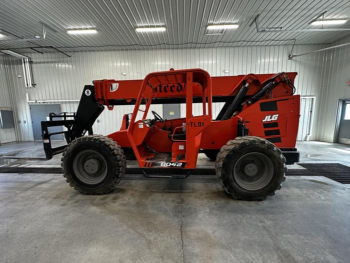 Used JLG SkyTrak 8042