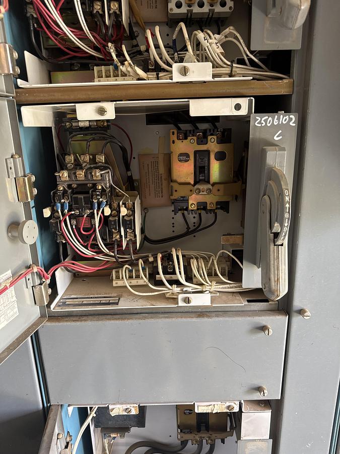 Used ALLEN BRADLEY 600 volts breaker 60 HZ