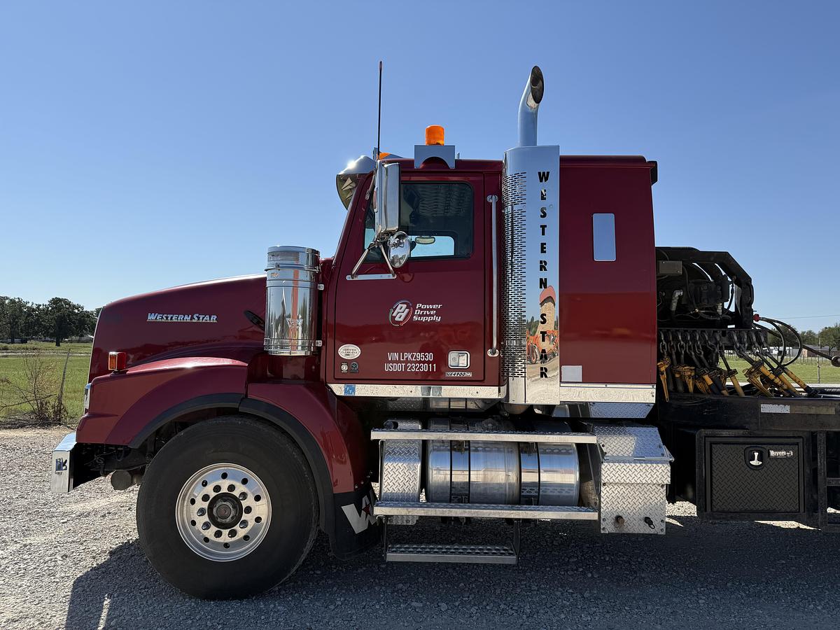Used 2020 Western Star 4900SB Winch Truck w/Conventional Sleeper