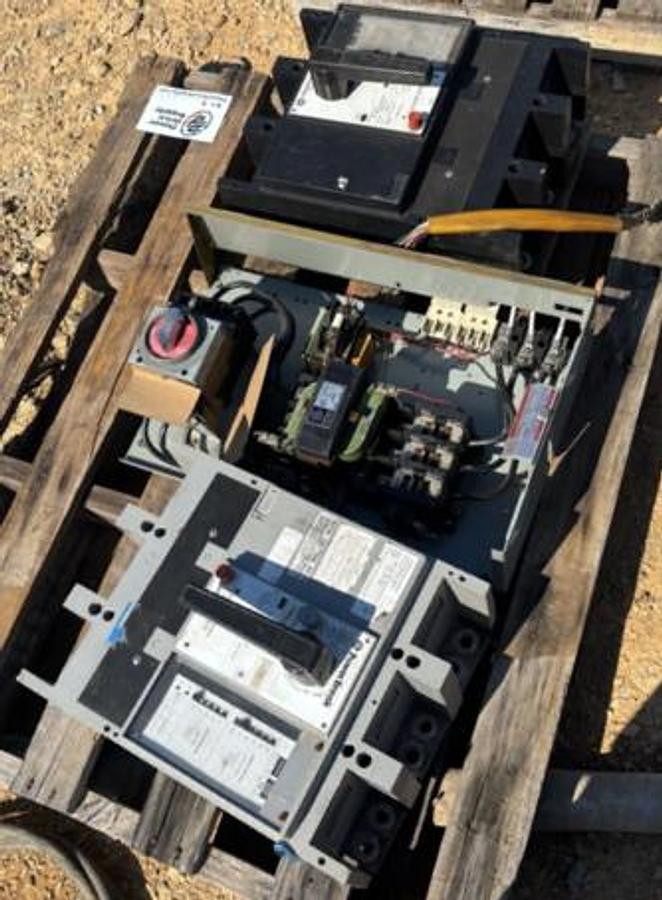Used GE Control Panel 40AMP, 460Volt - 2 GE Power Breakers 120Volts