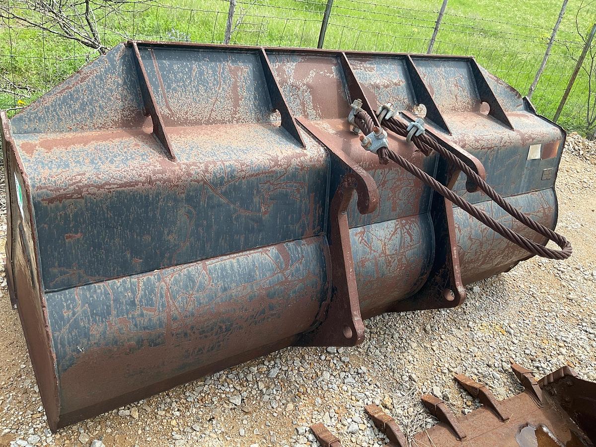 Used CAT Bucket