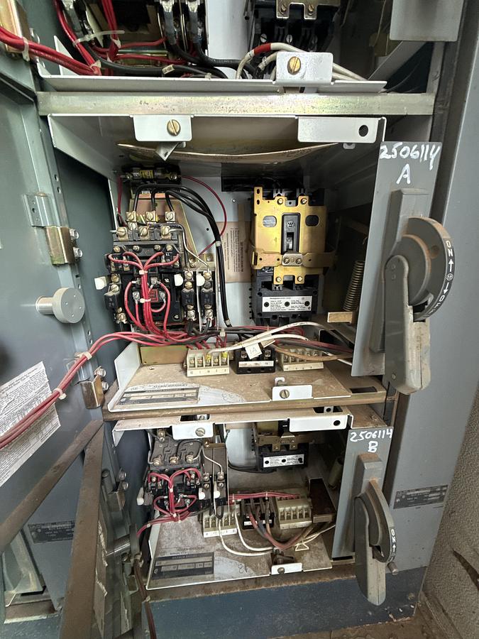 Used ALLEN BRADLEY 600 volts 60 HZ buckets