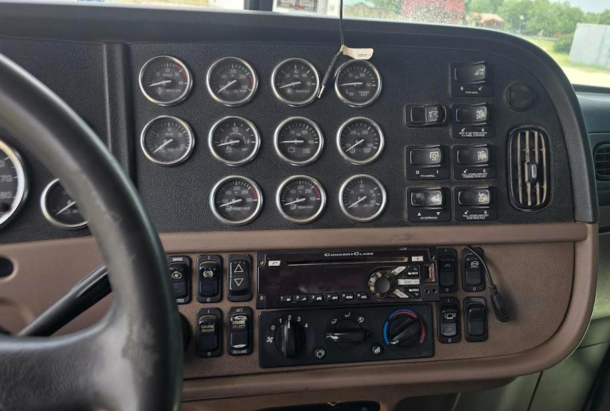 Used 2015 Peterbilt 389 Winch Truck